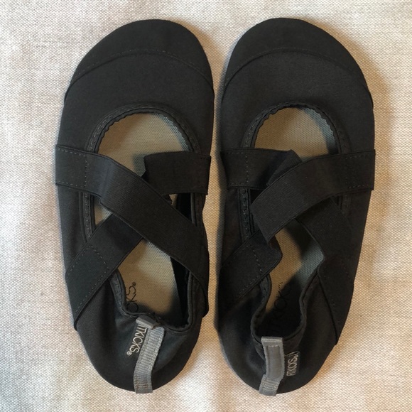 Shoes - FITKICKS Crossovers Shoes Sz Small